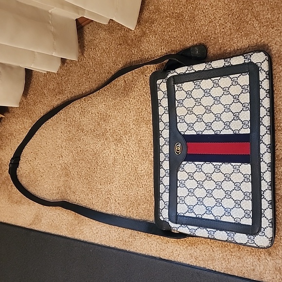 Gucci GG Supreme Sherry Line Adjustable Strap Shoulder Bag - Picture 1 of 16